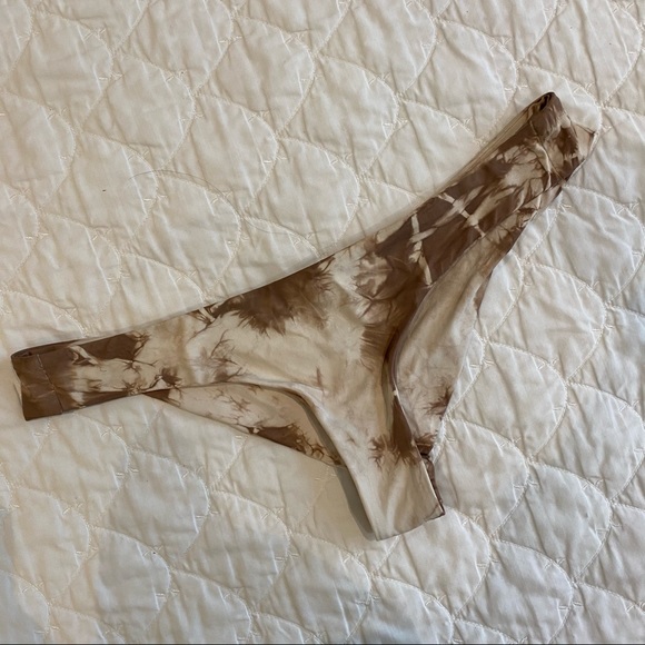 Frankie’s Bikini Set - Picture 5 of 10